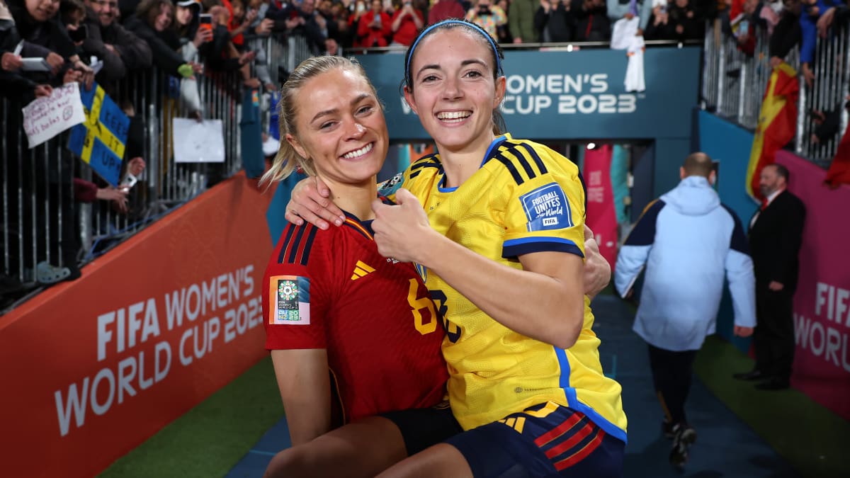 Fridolina Rolfö ja Aitana Bonmati Espanjan ja Ruotsin MM-välierän jälkeen.
