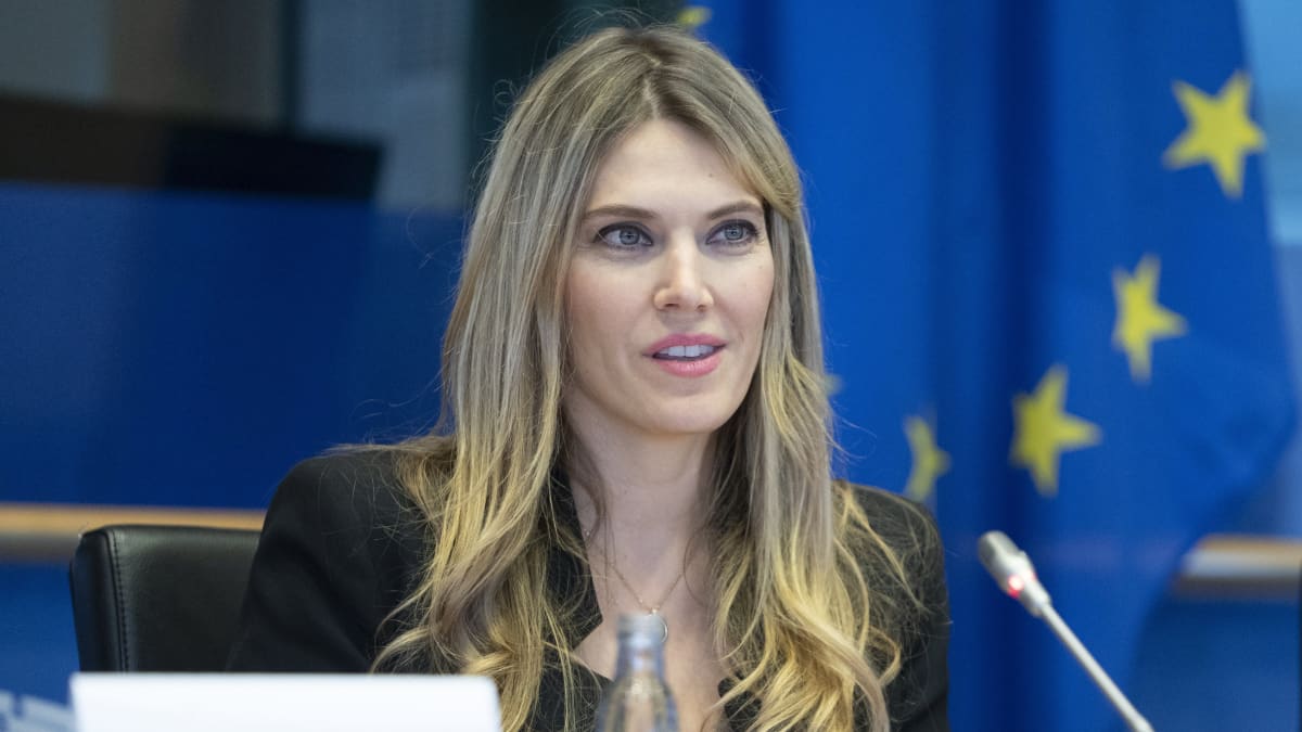 Nelj Sai Syytteen Korruptiosta EU parlamentin Lahjontavyyhdiss 