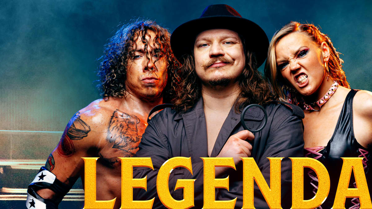 Ein Mann und eine Frau nähern sich, im Hintergrund klatschen die Leute.  Aus dem Film Gold und Nasra.