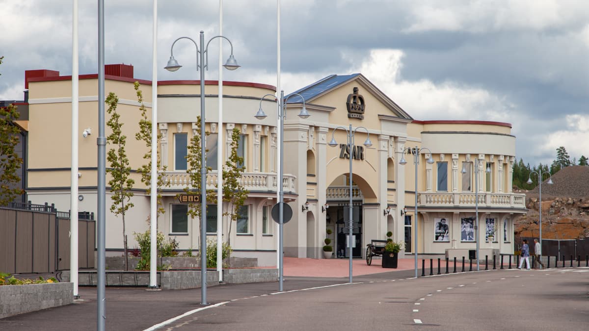 Zsar -kauppakeskuksen ulkosivu.