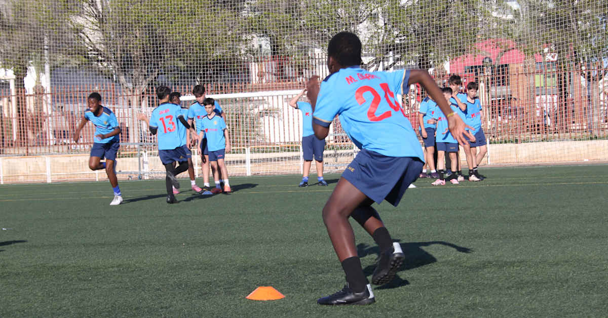 Huuhkajien ex-tähti Joonas Kolkka avaa jalkapalloilijoille ovia Espanjan kentille: ”Sinun pitää olla todella hyvä”