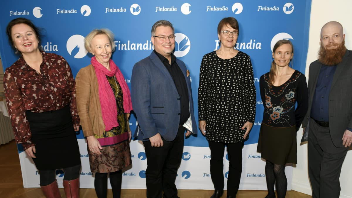 Ann-Luise Bertell, Anne Vuori-Kemilä, Tommi Kinnunen, Ritva Hellsten, Anni Kytömäki ja Heikki Kännö Finlandia-ehdokkaiden julkistustilaisuudessa 5. marraskuuta.