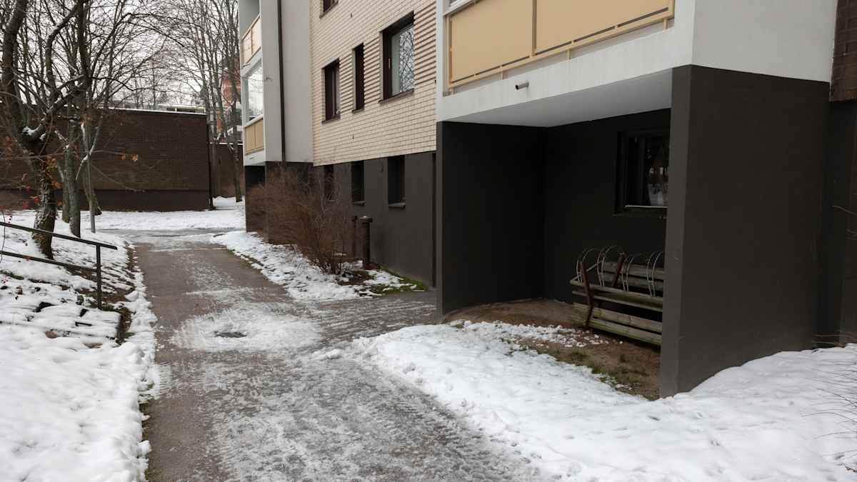 Pihakäytävä Myyrämäessä. 