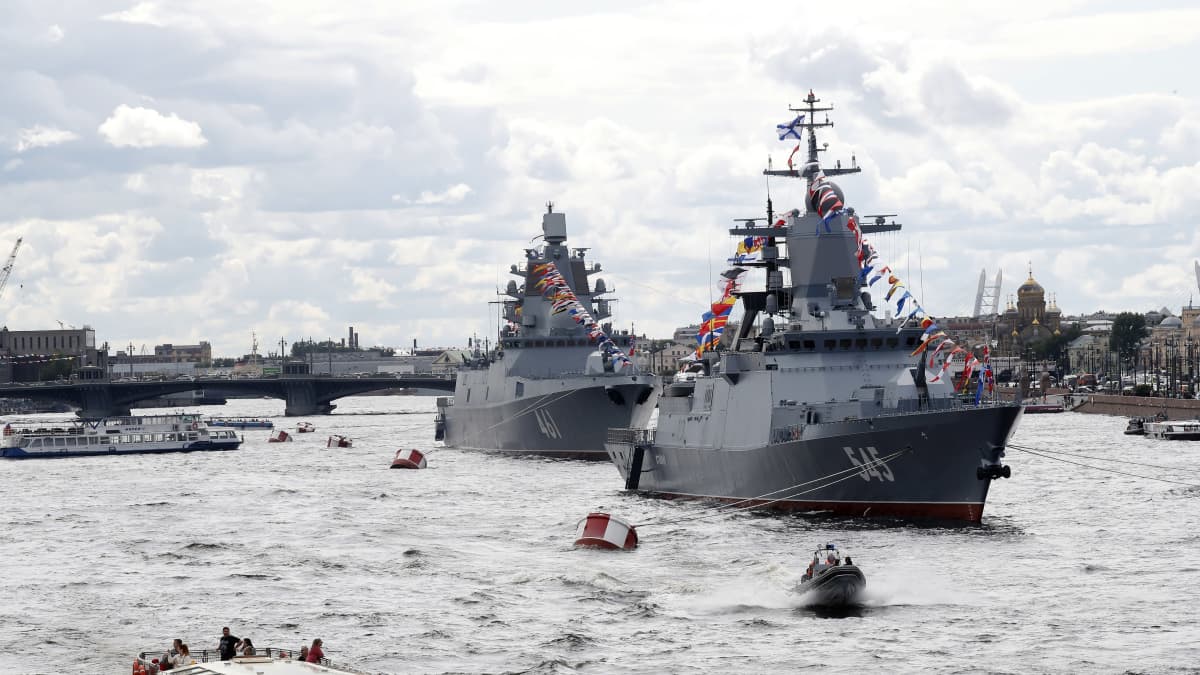 Venäjän laivaston kaksi alusta.