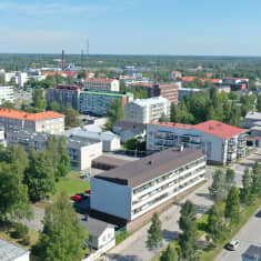 Kemin keskusta droonilla kuvattuna.