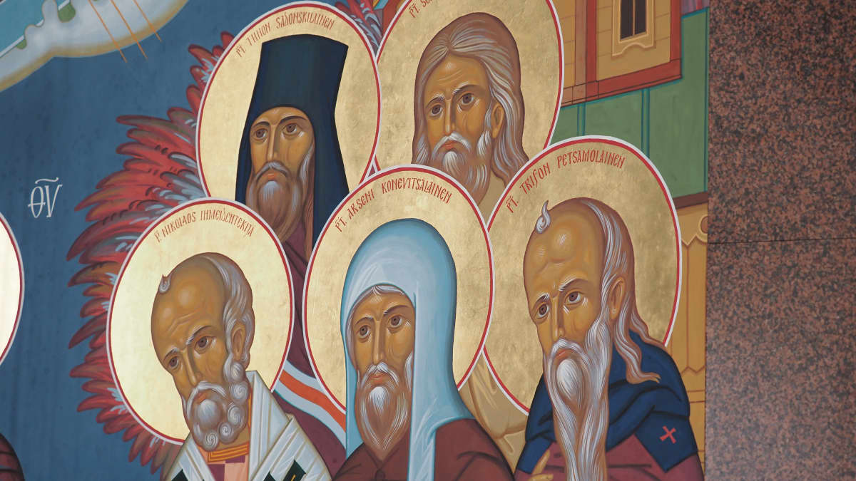 Ortodoksinen kirkkotaulu, kuvassa viisi pappia