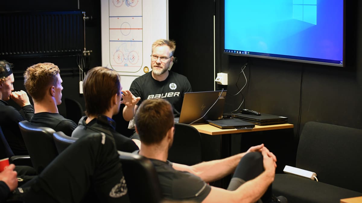 Mikko Manner i videomöte med Brynäs IF.