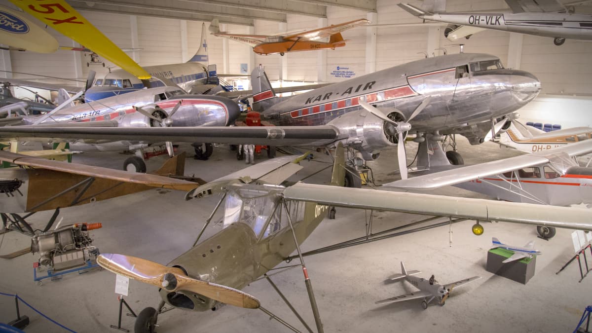 lentokoneita esillä ilmailumuseossa