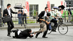 Japanin entisen pääministerin murha mullistaa turvallisuusjärjestelyjä