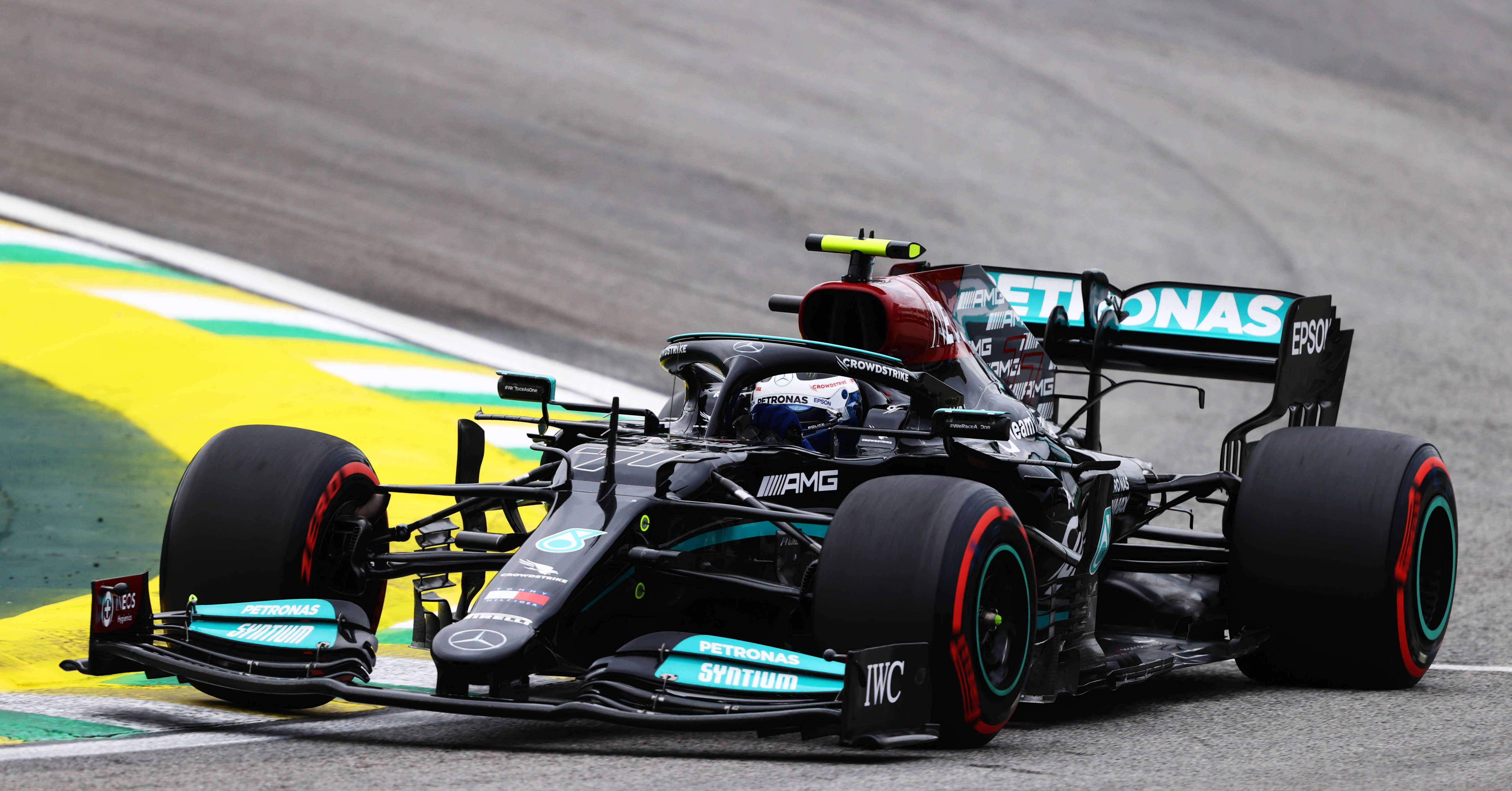 Valtteri Bottas voittokamppailuun, Lewis Hamilton starttaa hänniltä – Yle seuraa Brasilian sprinttikisaa hetki hetkeltä