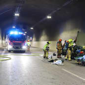 Päijät-Hämeen pelastuslaitos harjoittelee onnettomuustilannetta Liipolan tunnelissa