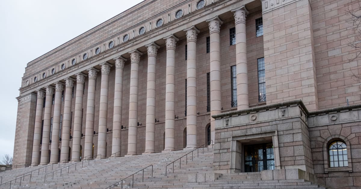 Hoitajat eivät sulata hyvinvointialueiden rahoitusta – katso mielenosoitus Eduskuntatalolta kello 12