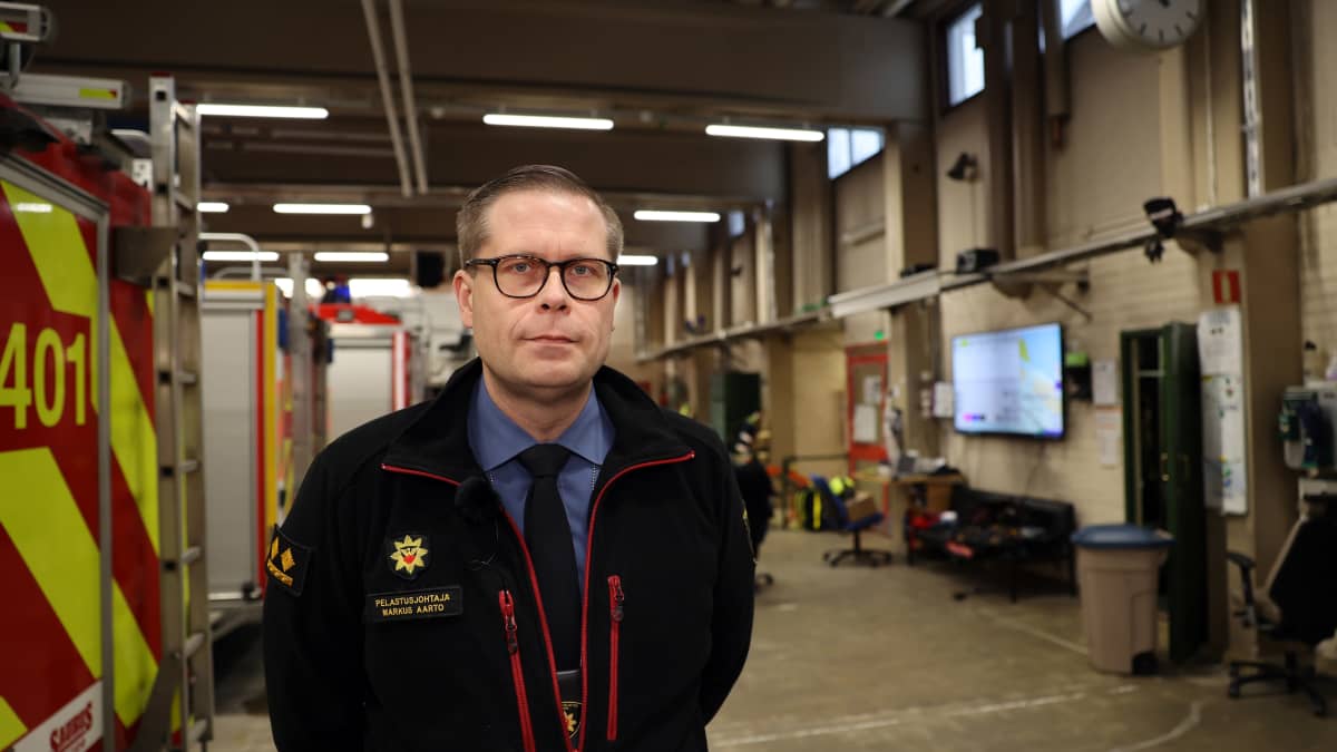 Rovaniemen pelastusjohtaja Markus Aarto Rovaniemen paloasemalla.
