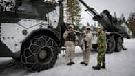 Ruotsalainen tykki miehistöineen Cold Response-sotaharjoituksessa Rovajärvellä.