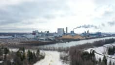 Metsä Fibren tehdasalue Kemissä ilmasta kuvattuna.