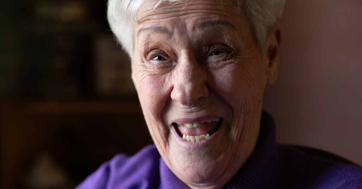 Irma Vehmaskosken lapsuudessa viheltäminen oli rumaa – nyt hän viheltää yleisöille