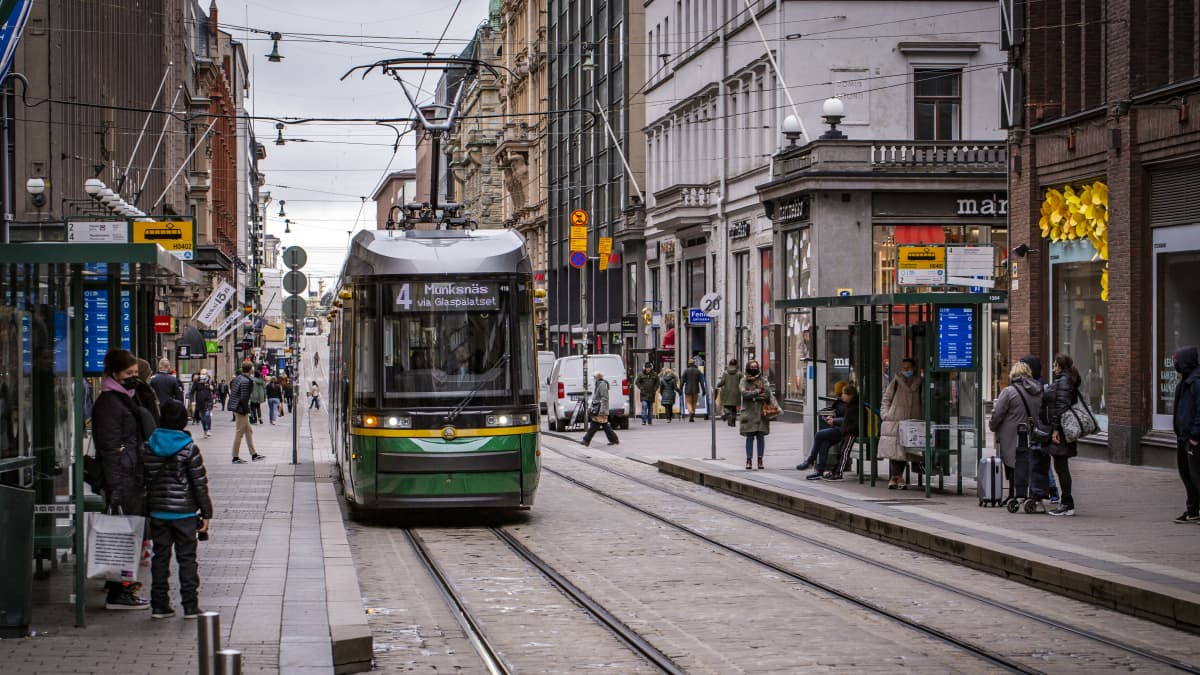 Raitiovaunu Aleksanterinkadulla. 