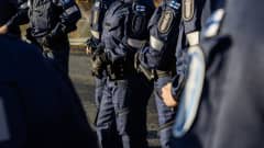 Poliisit ajoharjoituksissa Polamkissa.