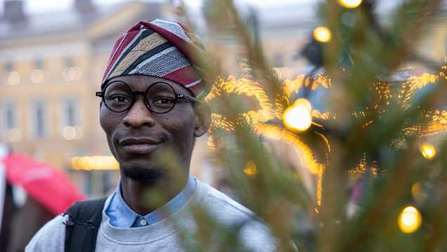 Omotola Adeshina odottaa innolla suomalaista joulua.