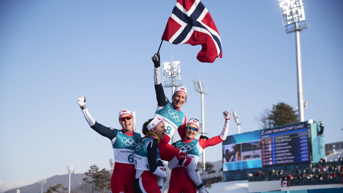 Marit Björgen synnytti lapsen vuonna 2015, minkä jälkeen hän palasi kilpaladuille entistä vahvempana. Tässä hän juhlii olympiavoittoa uransa viimeisessä arvokilpailussa, vuoden 2018 Pyeongchangin olympialaisten 30 kilometrillä.
