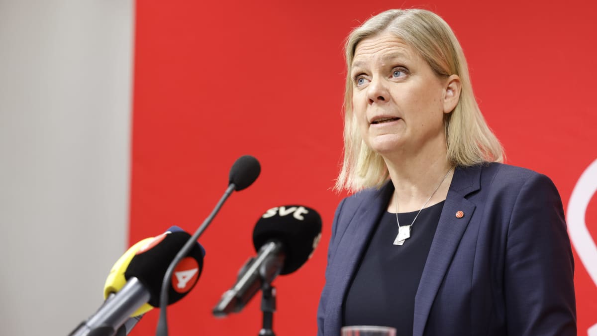 Sveriges statsminister Magdalena Andersson förklarar Socialdemokraternas beslut att Sverige ska ansöka om medlemskap i försvarsalliansen Nato.