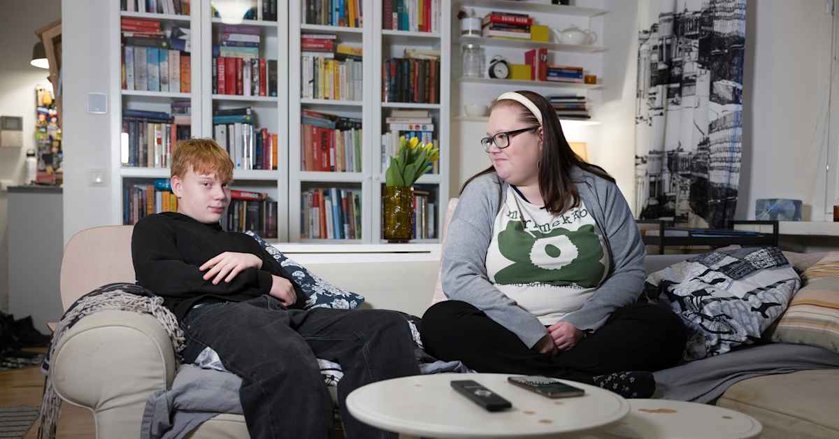 Downsizing for location’s sake: Mom and son share studio apartment | Yle News