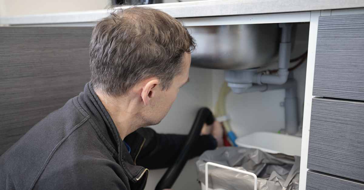 Pakkanen jäädyttää kotien vesiputkia – imuri ja hiustenkuivaaja voivat auttaa, mutta kaasupuhallin on vaarallinen