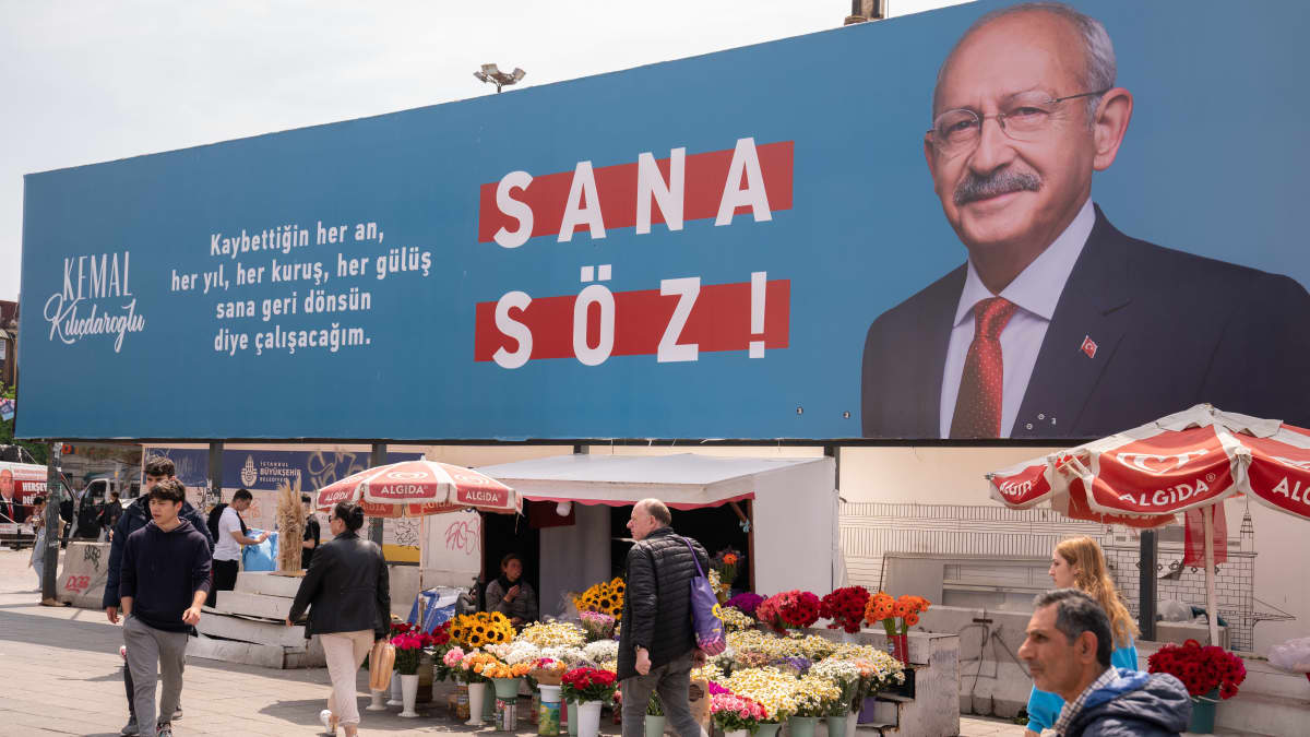 Opposition presidenttiehdokkaan Kemal Kilicdaroglun vaalijuliste Istanbulissa.