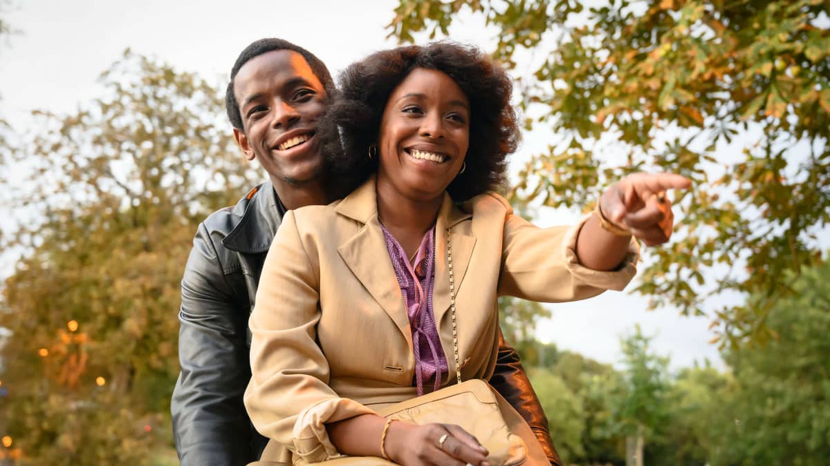 Franklyn (Micheal Ward) ja Martha (Amarah-Jae St. Aubyn) elokuvassa Lovers Rock