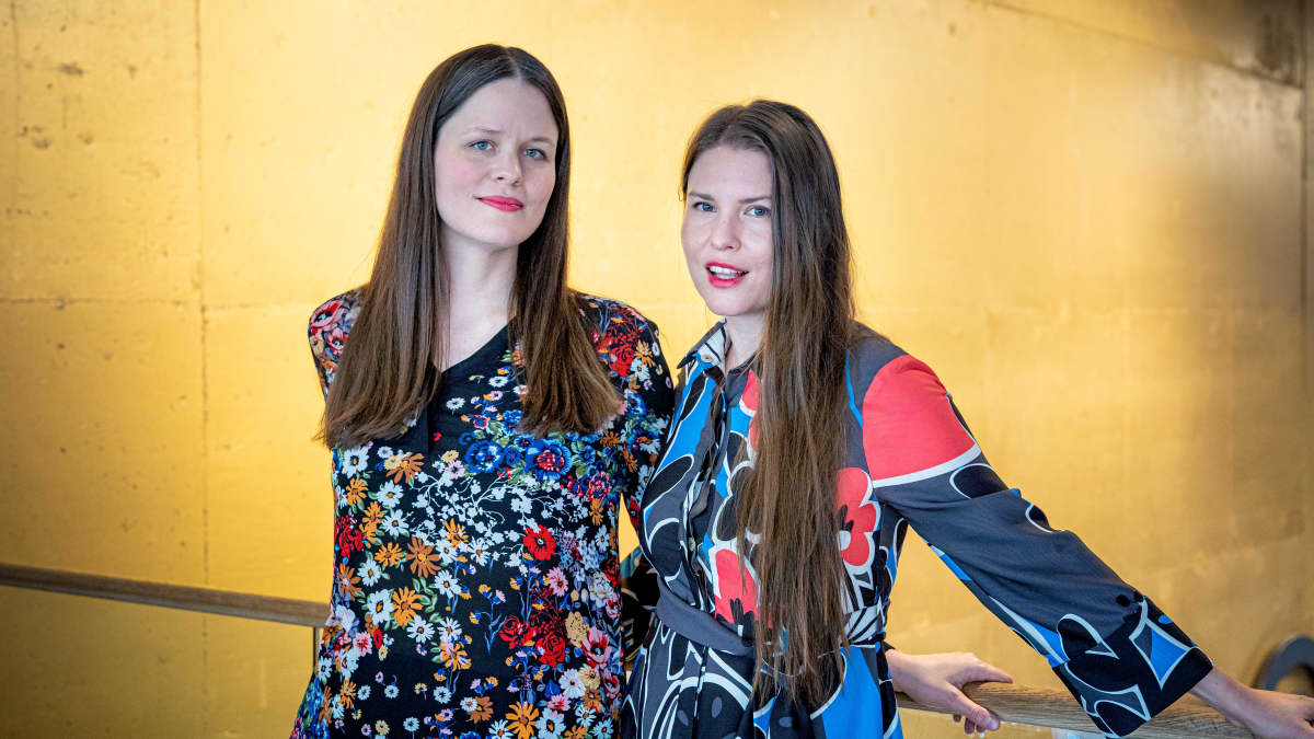 Tytöt tytöt tytöt -elokuvan käsikirjoittajat Ilona Ahti ja Daniela Hakulinen.