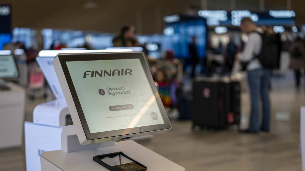 Finnairin lähtöselvitysautomaatti Helsinki-Vantaan lentoasemalla.