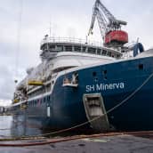 yleiskuva - SH Minerva, risteilylaiva Helsingin telakan laiturissa