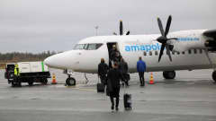 Amapola Flygin Fokker 50 Joensuun lentoasemalla 