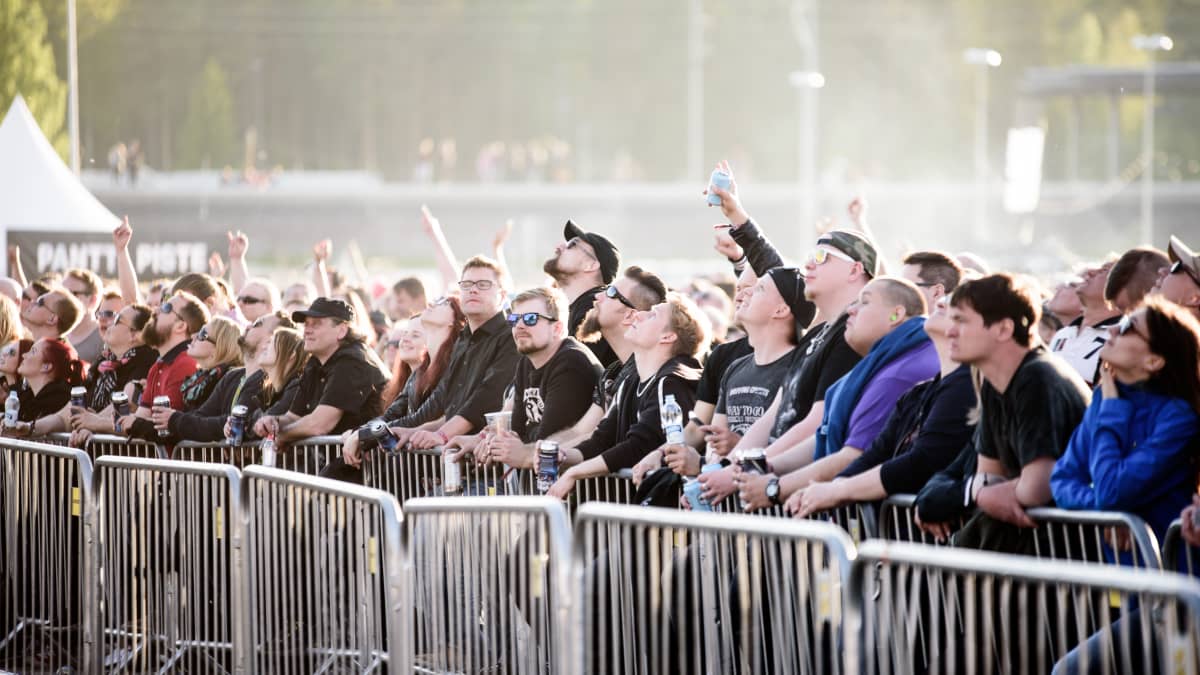Festivaali yleisöä.