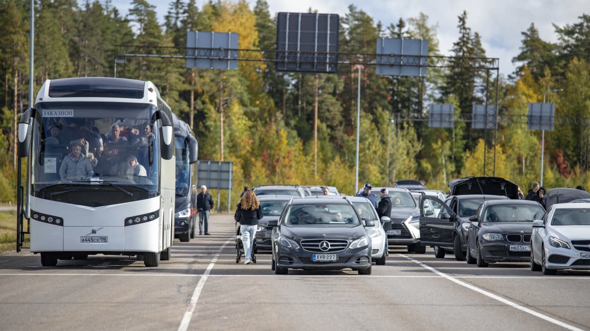 Venäjältä saapuvaa liikennettä Vaalimaan raja-asemalla.