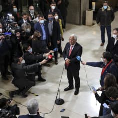 Portugalin sosialistisen puolueen Antonio Costa puhui vaali-iltana lehdistölle Lissabonissa.