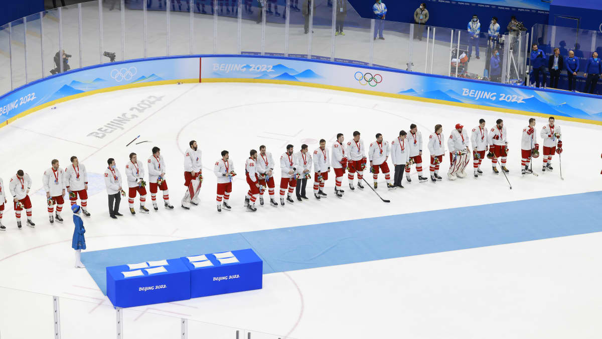 Venäjän olympiakomitean joukkue Pekingin olympiafinaalin jälkeen. Suomi voitti ottelun 2–1.