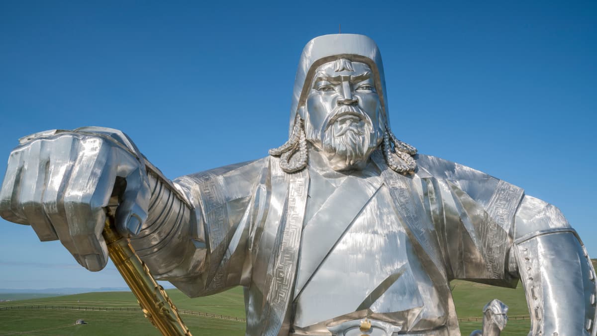 Mongoliassa Tšingis-kaanin ratsastajapatsas on suosittu matkailukohde. 