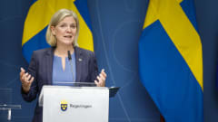 Magdalena Andersson tiedotustilaisuudessaan.