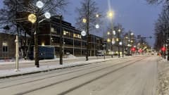 Uudet kausivalot Kajaanissa Lönnrotinkadulla. 