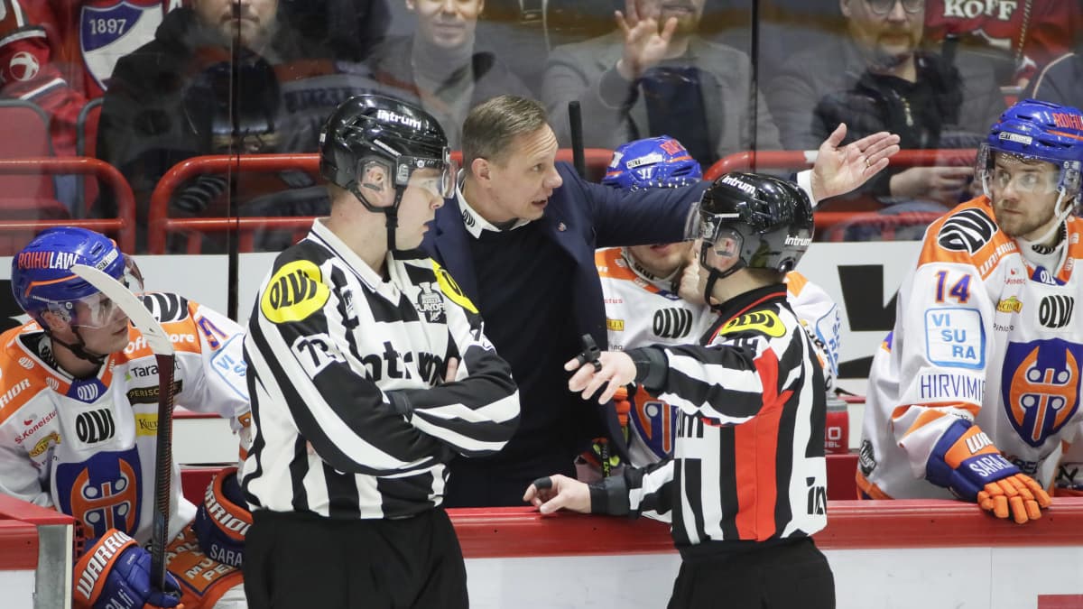 Tappara-valmentaja Jussi Tapola ihmetteli Seppälän saamaan rangaistusta, jonka aikana HIFK sai maalihanat auki. 