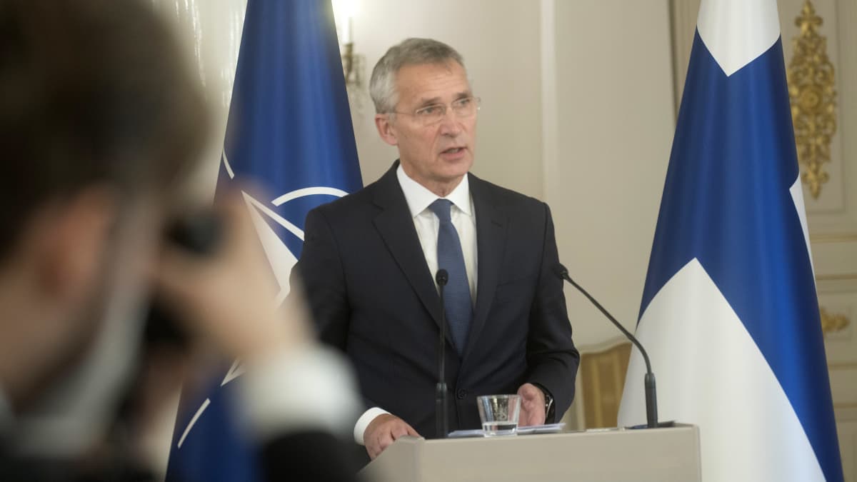 Naton pääsihteeri Jens Stoltenberg puhuu Helsingissä 25.10.2021.