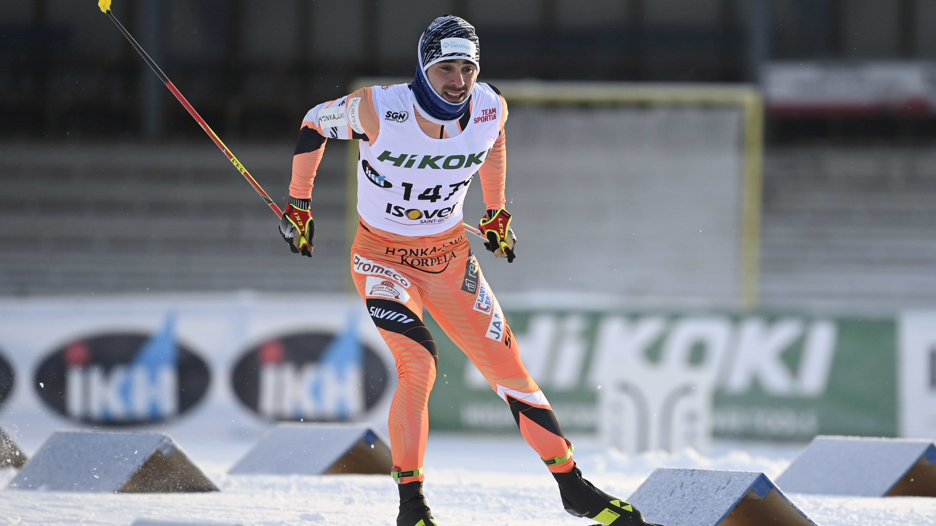 Ristomatti Hakola matkalla Suomen mestaruuteen Imatran SM-hiihdoissa.
