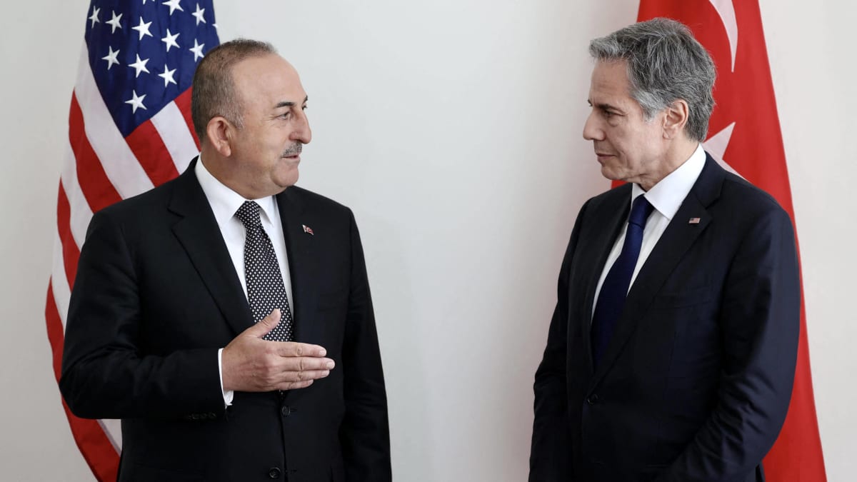 Turkki ja Yhdysvallat keskustelivat hävittäjäkaupoista Washingtonissa –  Turkin ulkoministerin mukaan Suomen ja Ruotsin Nato-jäsenyys ei ole  sidoksissa kauppoihin