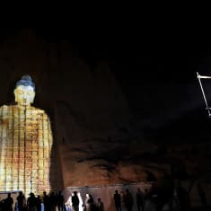Lähes 60 metriä korkea 3D-Buddha loisti 9. maaliskuuta Bamiyanin laaksossa Afganistanissa.