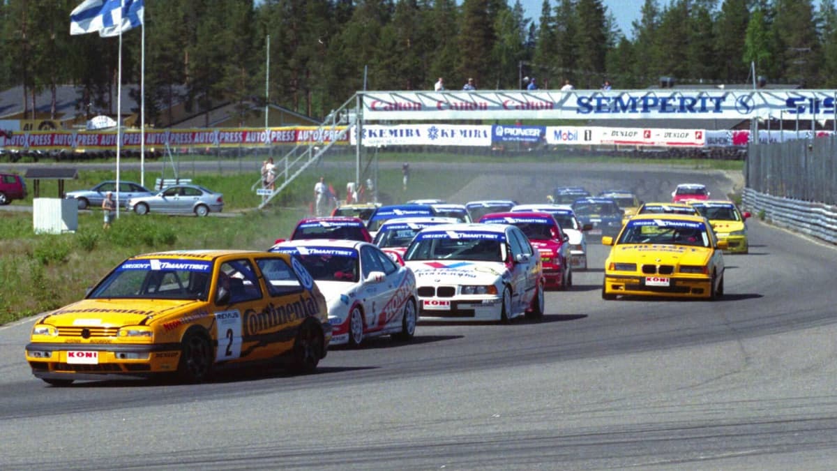 Sport 2000 -rata-autoiluluokan menoa Vetelin radalla kesällä 1998.