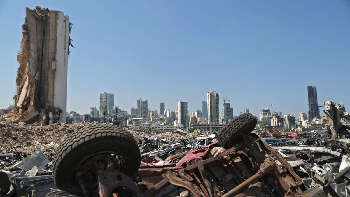 Beirutin satama räjähdyksen jälkeen.  A general view shows the damaged grain silos at the port of the Lebanese capital Beirut on June 13, 2021, almost a year after the August 4 massive explosion that killed more than 200 people and injured scores of others.