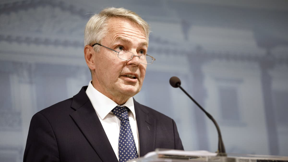 Utrikesminister Pekka Haavisto (Gröna) håller presskonferens om läget i Afghanistan den 22 augusti 2021.
