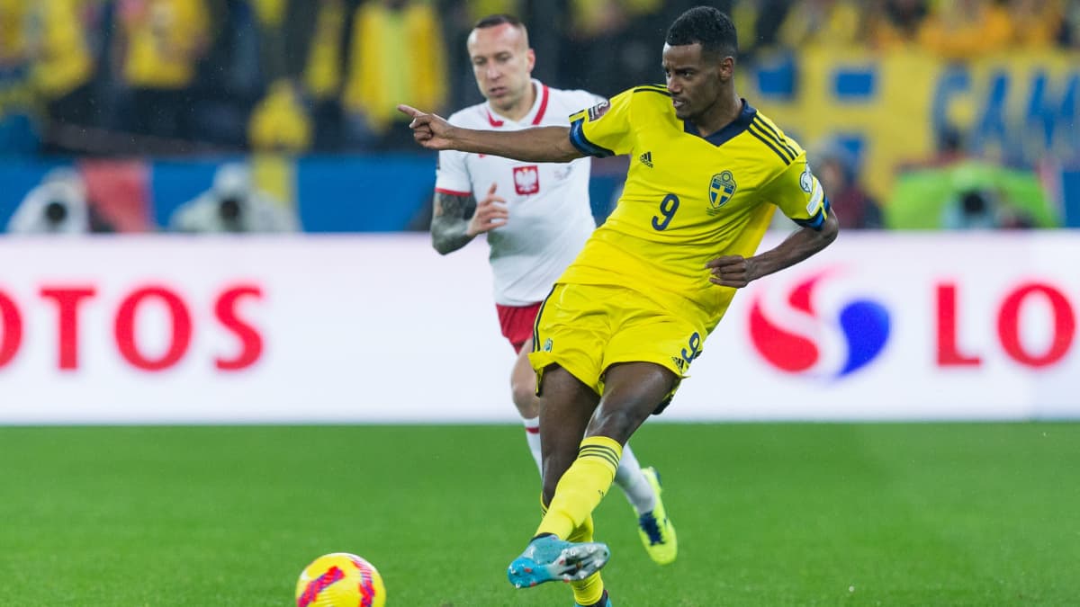 Ruotsin Alexander Isak MM-jatkokarsintaottelussa Puolaa vastaan.