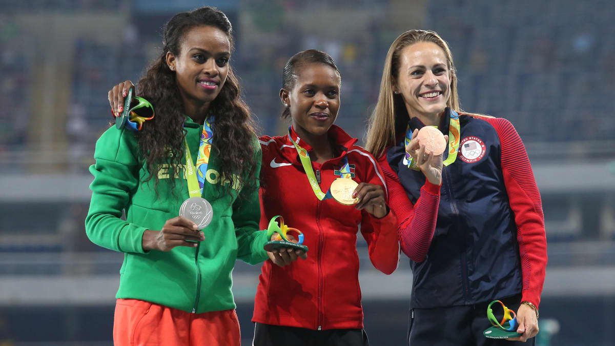 Faith Kipyegon voitti 1 500 metrin olympiakultaa Riossa 2016.
